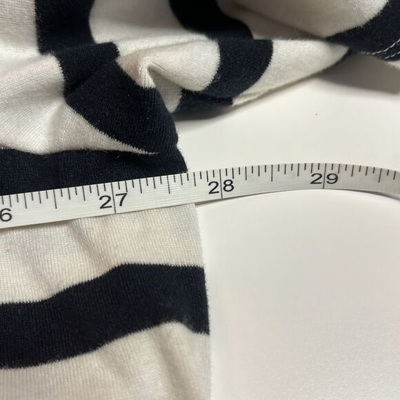 Lane Bryant black & white stripes short sleeves scoopneck split hemline SZ 26/28 - Picture 10 of 11